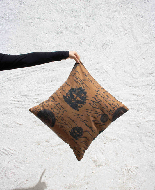 Cojín Republicano 50 x 50 cm Manuscrito Terracot (Por Encargo)a