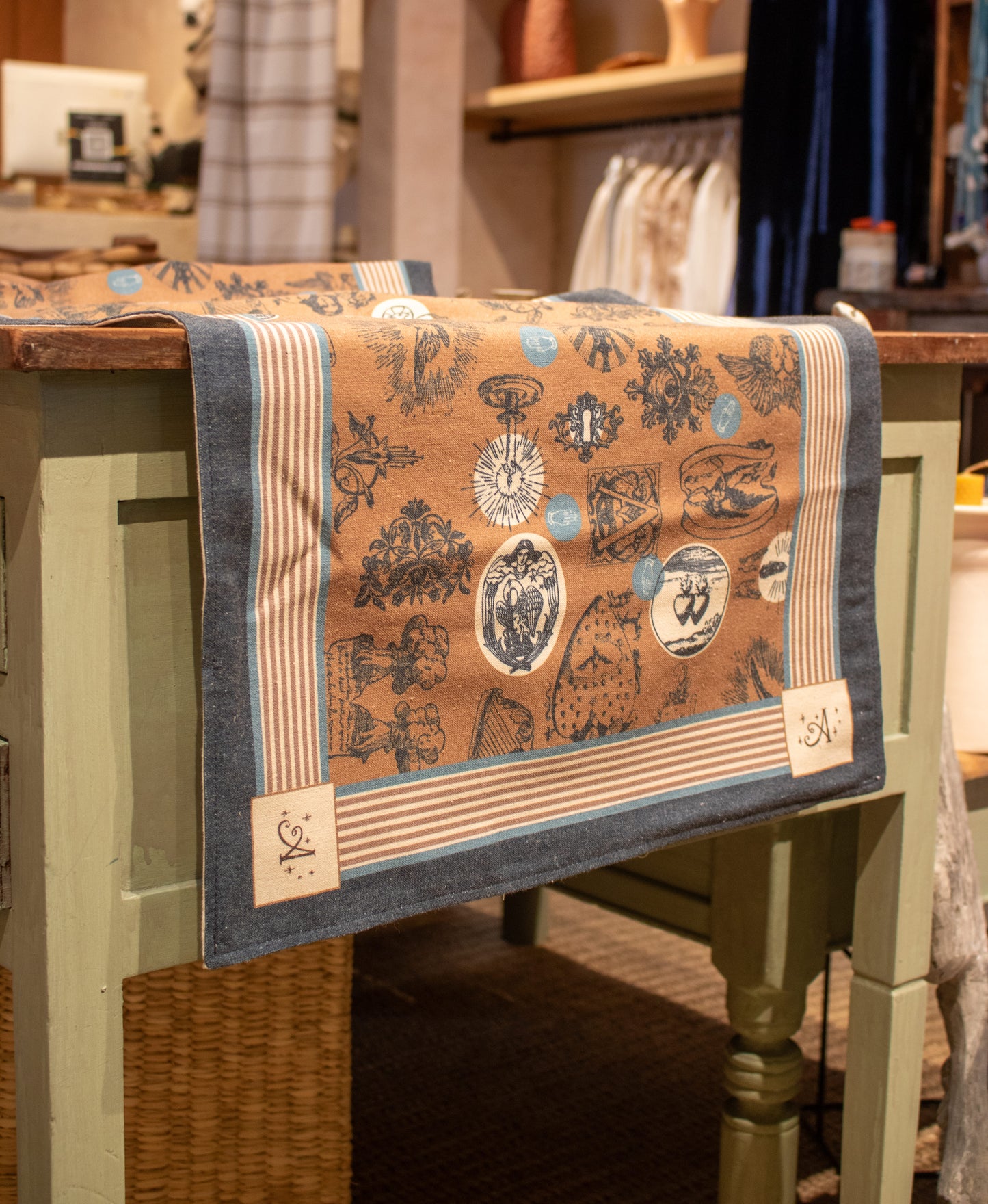 Camino de mesa Exvotos 45x145 cm Ocre