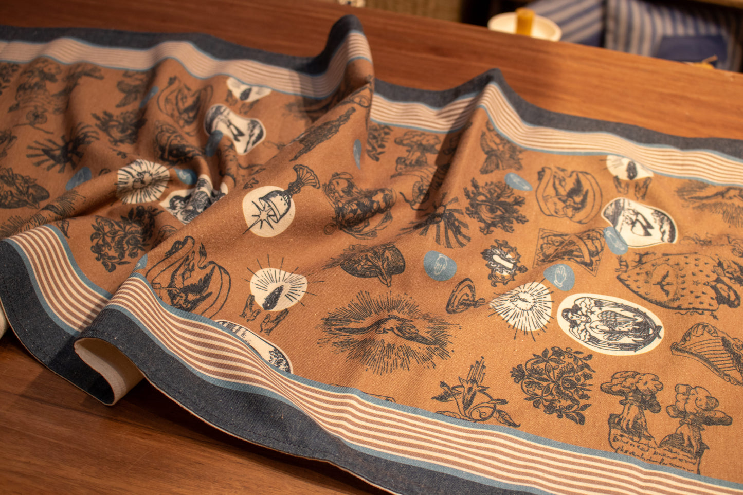 Camino de mesa Exvotos 45x145 cm Ocre