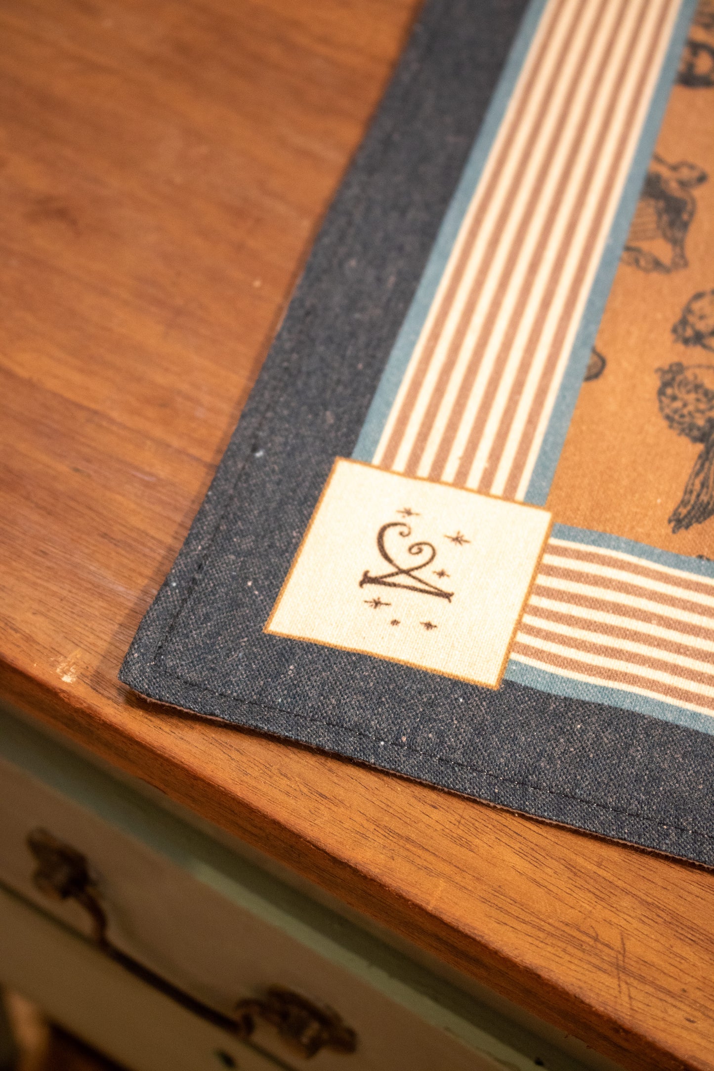 Camino de mesa Exvotos 45x145 cm Ocre