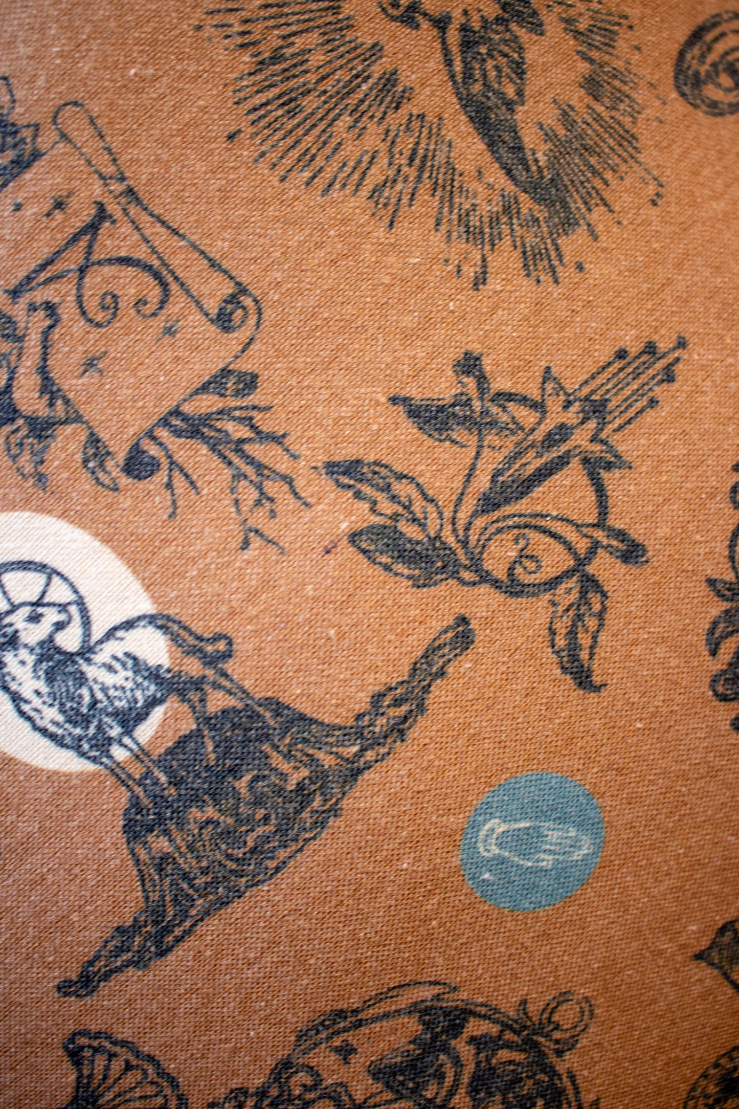 Cojin Exvotos 50x50 cm Ocre (Por Encargo)