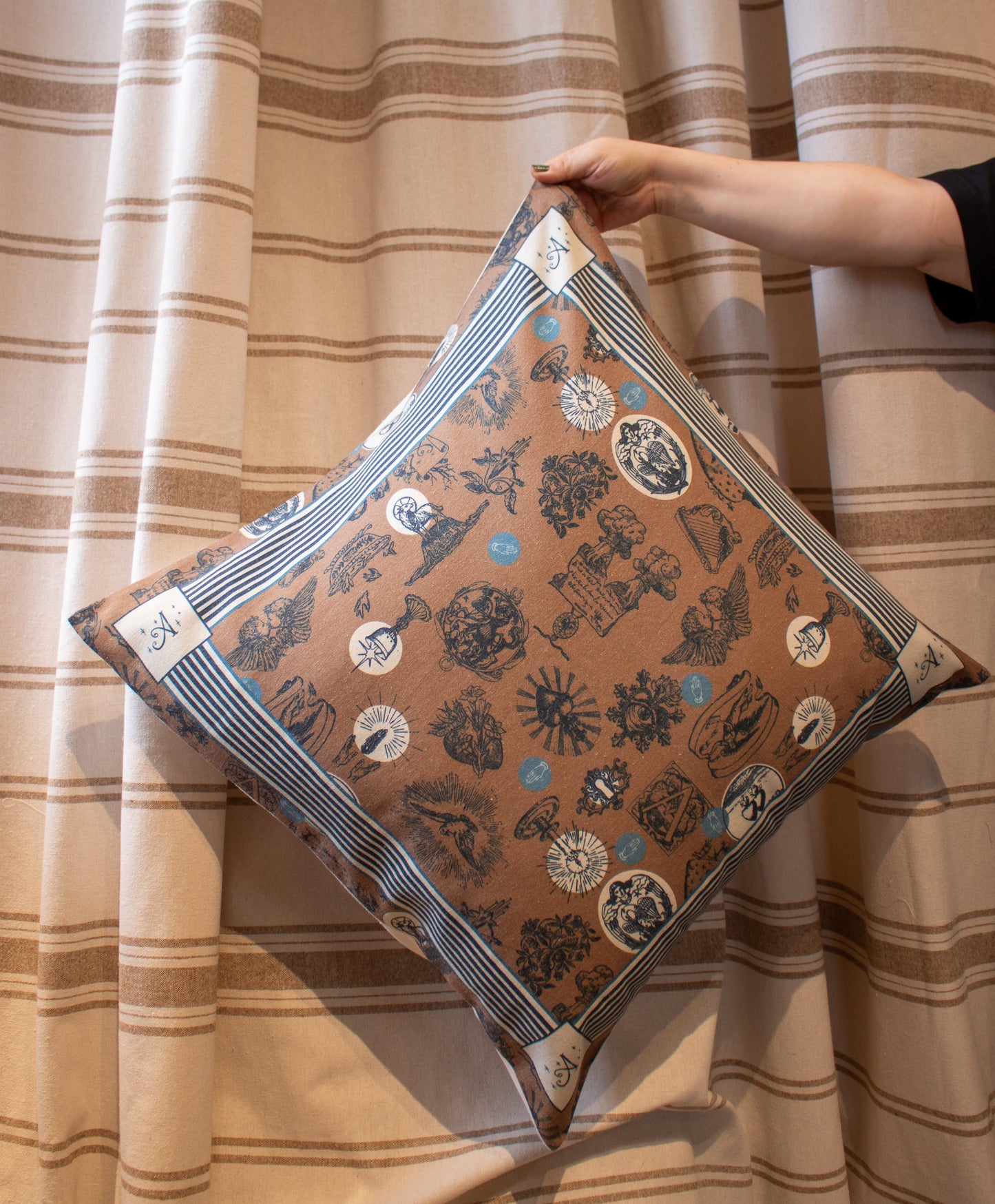 Cojin Exvotos 50x50 cm Ocre (Por Encargo)