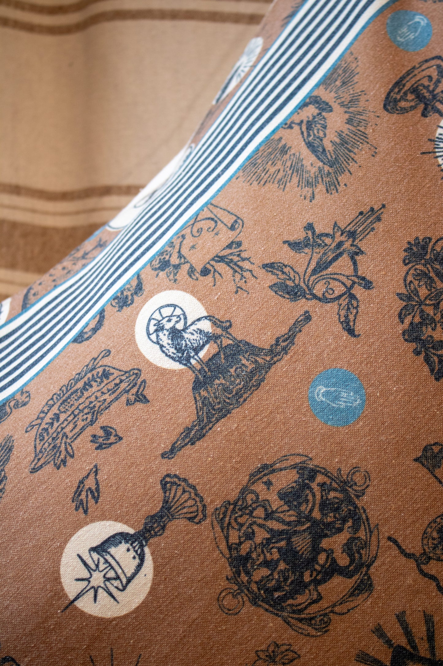 Cojin Exvotos 50x50 cm Ocre (Por Encargo)