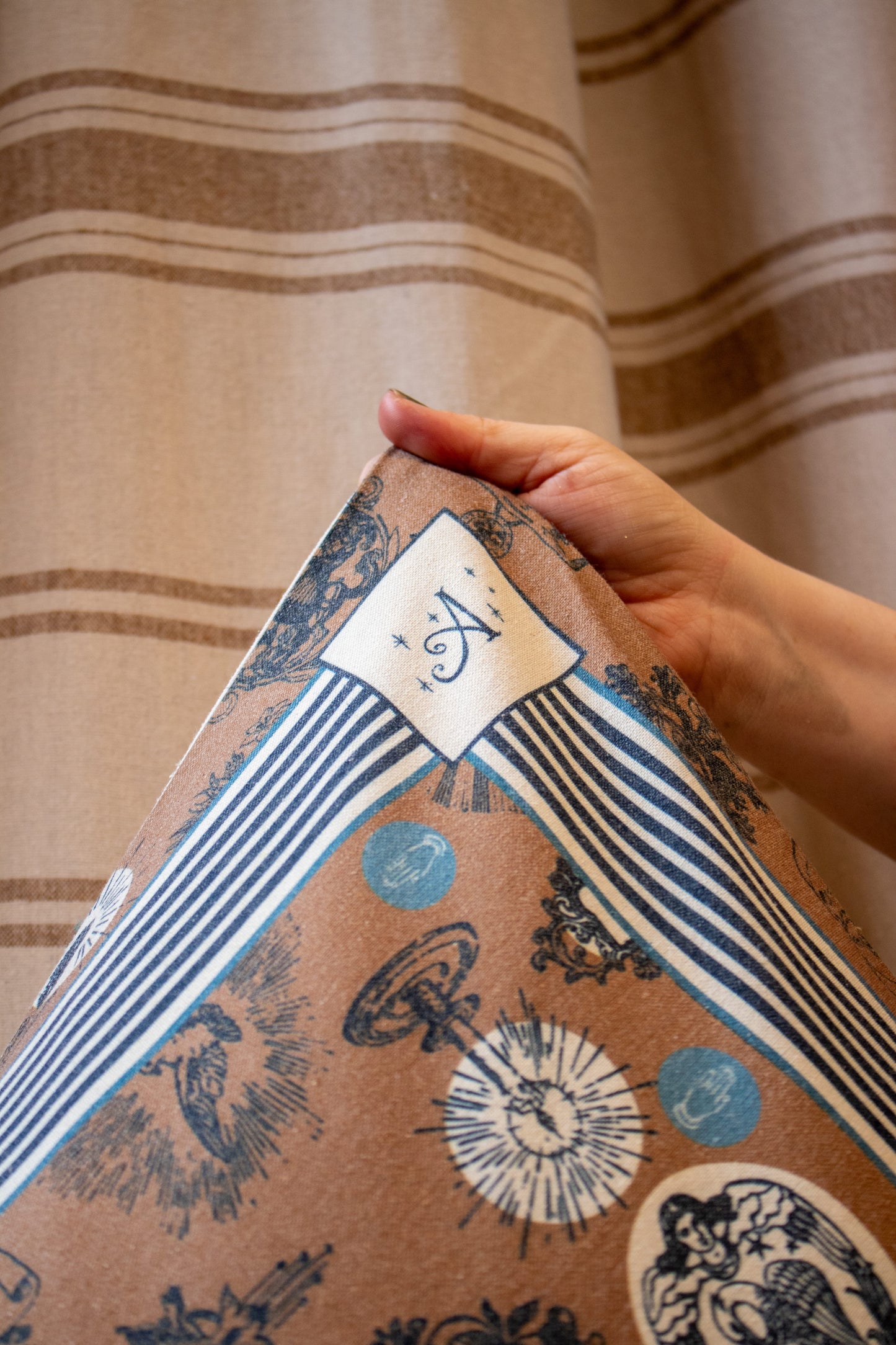 Cojin Exvotos 50x50 cm Ocre (Por Encargo)